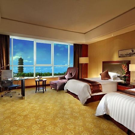 Jurong Yukun New Century Hotel Jiangsu Habitación foto